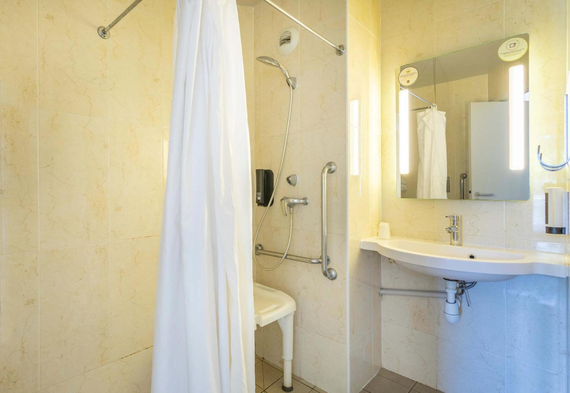 B&B Hotel Toulon 奥利奥斯 外观 照片